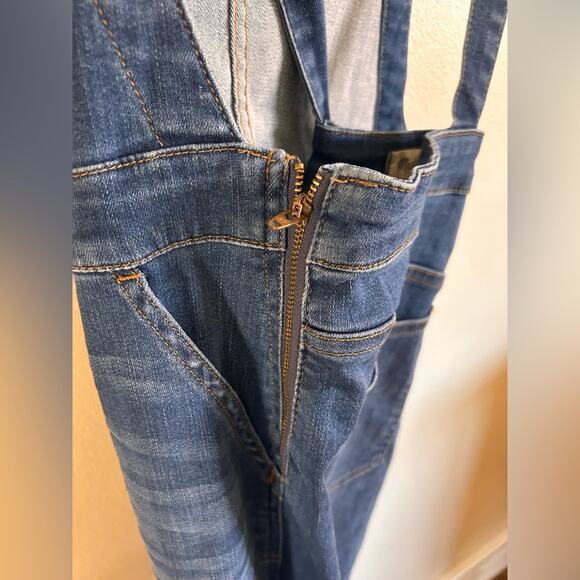 Madewell Skinny Overalls in Santiago Wash Denim Jean - Picture 8 of 10